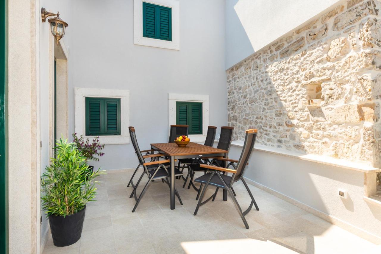 Luxury Apartments Azalea Primosten Bagian luar foto