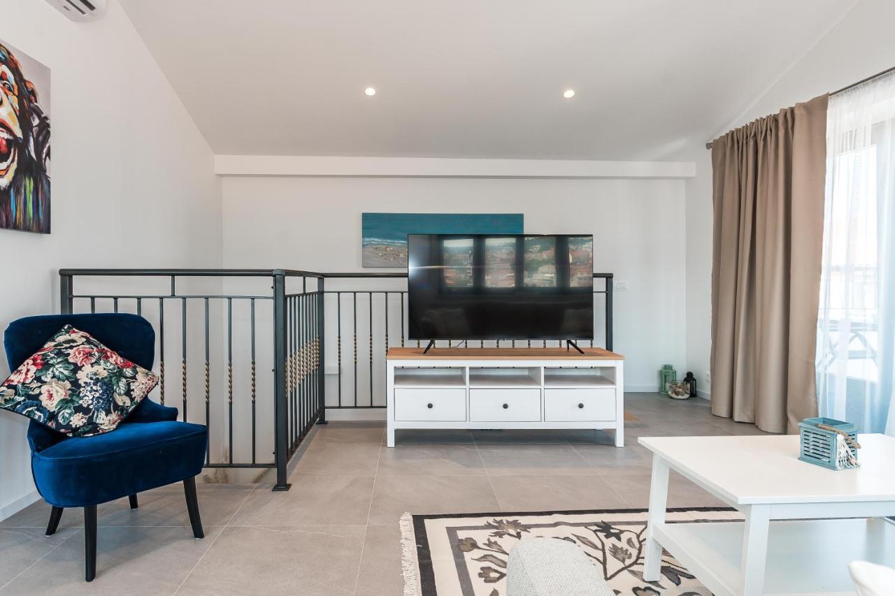 Luxury Apartments Azalea Primosten Bagian luar foto
