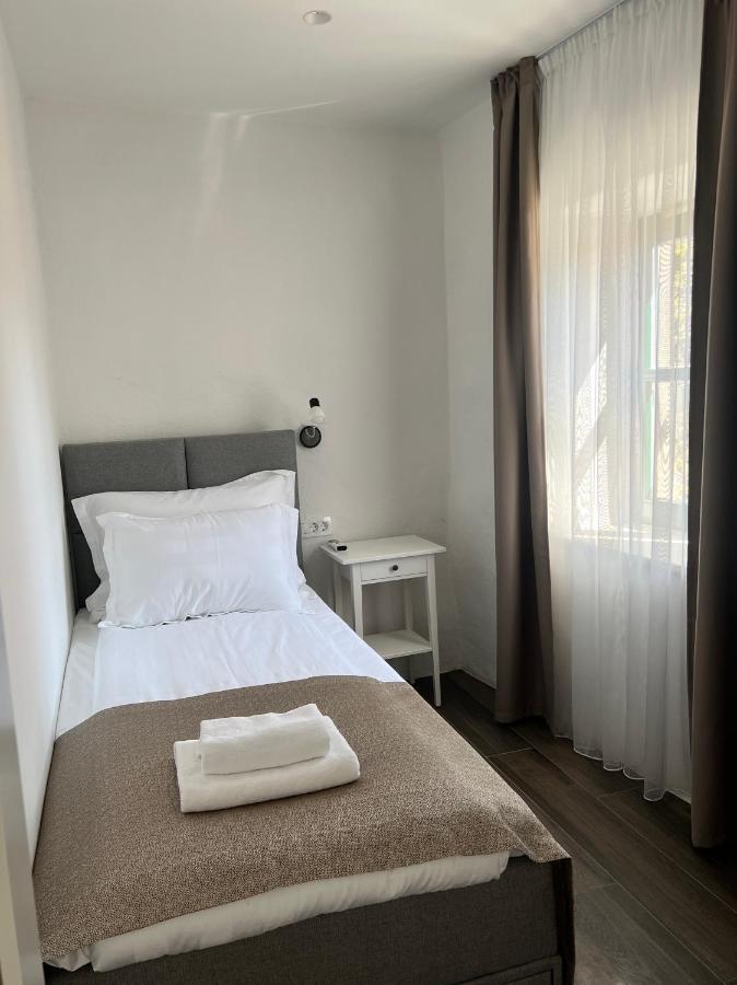 Luxury Apartments Azalea Primosten Bagian luar foto