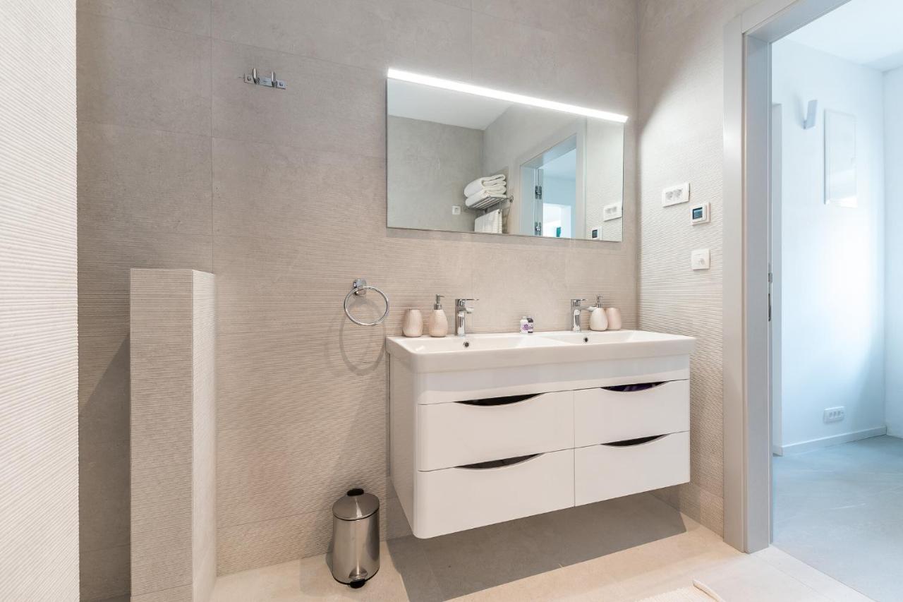 Luxury Apartments Azalea Primosten Bagian luar foto